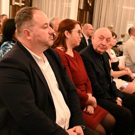 Zväčšiť fotografiu - Ak nie je naša práca pretkaná láskou, tak je zbytočná