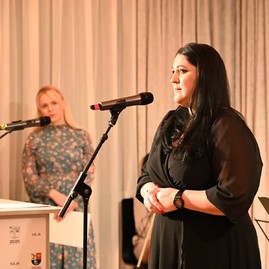 Zväčšiť fotografiu - Ak nie je naša práca pretkaná láskou, tak je zbytočná