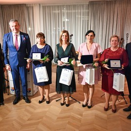 Zväčšiť fotografiu - Ak nie je naša práca pretkaná láskou, tak je zbytočná