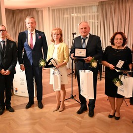 Zväčšiť fotografiu - Ak nie je naša práca pretkaná láskou, tak je zbytočná