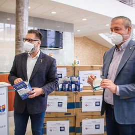 Zväčšiť fotografiu - Darované respirátory poslúžia zaočkovaným - TSK_dar_respirátory_China (16 of 18)