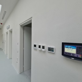 Zväčšiť fotografiu - Diagnostické centrum považskobystrickej nemocnice tesne pred dokončením - 20210907_081947