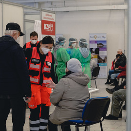 Zväčšiť fotografiu - Krajské očkovacie centrá otvoria svoje brány s touto víkendovou kapacitou - TSK_Otvorenie VKOC Trenčín-174
