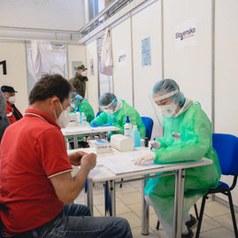 Zväčšiť fotografiu - Krajské vakcinačné centrum v trenčíne otvorené! - TSK_Otvorenie VKOC Trenčín-57