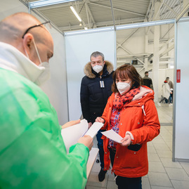 Zväčšiť fotografiu - Krajské vakcinačné centrum v trenčíne otvorené! - TSK_Otvorenie VKOC Trenčín-64