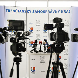 Zväčšiť fotografiu - Laboratórne testovanie na koronavírus funguje oddnes aj v trenčíne - 20200325_TSK_krizovy_002w