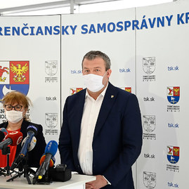 Zväčšiť fotografiu - Laboratórne testovanie na koronavírus funguje oddnes aj v trenčíne - 20200325_TSK_krizovy_003w