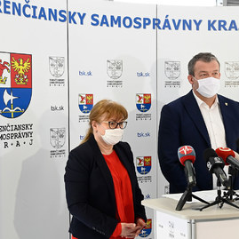 Zväčšiť fotografiu - Laboratórne testovanie na koronavírus funguje oddnes aj v trenčíne - 20200325_TSK_krizovy_007w