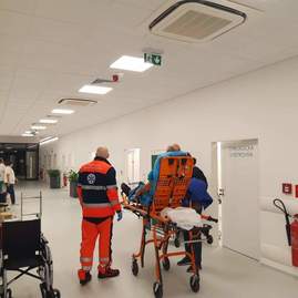 Zväčšiť fotografiu - Lekári v župných nemocniciach stiahli výpovede - received_480298420540614