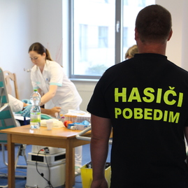 Letná kvapka krvi trenčianskej župy prekonala tú minuloročnú, v prvý deň konania prilákala takmer 50 darcov. zajtra pokračuje v nsp považská bystrica a nsp prievidza. - IMG_5590