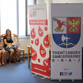 Letná kvapka krvi trenčianskej župy prekonala tú minuloročnú, v prvý deň konania prilákala takmer 50 darcov. zajtra pokračuje v nsp považská bystrica a nsp prievidza. - IMG_5633