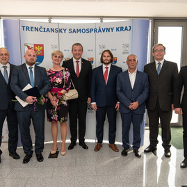 Zväčšiť fotografiu - Milí zdravotníci, ďakujeme vám! - TSK_oceňovanie zdravotníkov 2021_mini-54