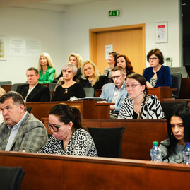 Zväčšiť fotografiu - Minister sa stretol so zdravotníkmi z trenčianskeho kraja - TSK_MZ_okruhly stol (18 of 42)