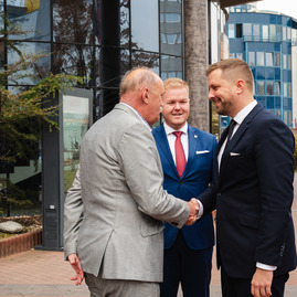 Zväčšiť fotografiu - Minister sa stretol so zdravotníkmi z trenčianskeho kraja - TSK_MZ_okruhly stol (3 of 42)