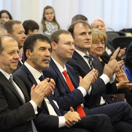 Na 70. narodeniny ju premenovali; stredná zdravotnícka škola v trenčíne dostala k jubileu netradičný darček. - IMG_0821