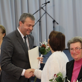 Na 70. narodeniny ju premenovali; stredná zdravotnícka škola v trenčíne dostala k jubileu netradičný darček. - IMG_0840