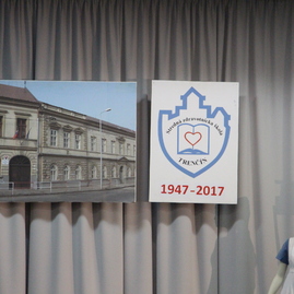 Na 70. narodeniny ju premenovali; stredná zdravotnícka škola v trenčíne dostala k jubileu netradičný darček. - IMG_0883