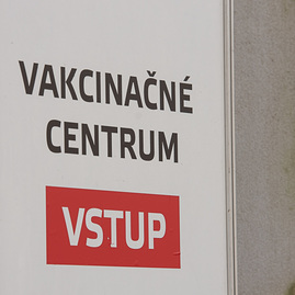 Zväčšiť fotografiu - Na najbližší víkend župa ponúka viac ako 10 tisíc termínov na očkovanie! - TSK_príprava vakcinačného centra_mini(5)