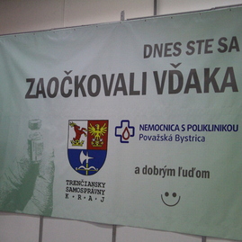 Zväčšiť fotografiu - Na trenčianskom výstavisku sa opäť očkuje! - IMG_0003