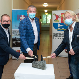 Zväčšiť fotografiu - Najmenšia župná nemocnica bude mať oddelenie multiodborovej intenzívnej starostlivosti - 20200914_MY_NsP_008w