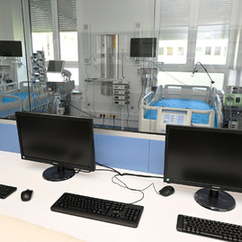 Zväčšiť fotografiu - Najmenšia župná nemocnica má oddelenie s najmodernejším vybavením - 20210902_TSK_zdravotnictvo_098w