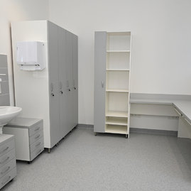 Zväčšiť fotografiu - Najmenšia župná nemocnica má oddelenie s najmodernejším vybavením - 20210902_TSK_zdravotnictvo_100w