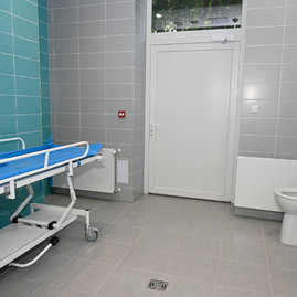 Zväčšiť fotografiu - Najmenšia župná nemocnica má oddelenie s najmodernejším vybavením - 20210902_TSK_zdravotnictvo_101w