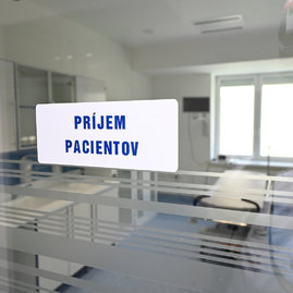 Zväčšiť fotografiu - Najmenšia župná nemocnica má oddelenie s najmodernejším vybavením - 20210902_TSK_zdravotnictvo_102w