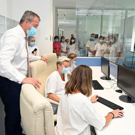 Zväčšiť fotografiu - Najmenšia župná nemocnica má oddelenie s najmodernejším vybavením - 20210902_TSK_zdravotnictvo_111w