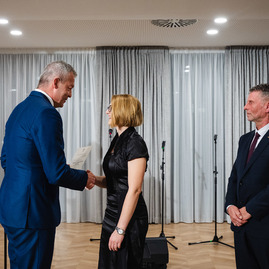 Zväčšiť fotografiu - Ocenenie pre tých, ktorí svojou prácou budujú lepšiu spoločnosť - TSK_oceňovanie_zdravotníci_sociálnici_mini (67 of 116)