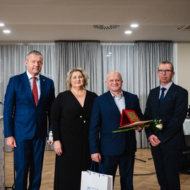 Zväčšiť fotografiu - Ocenenie pre tých, ktorí svojou prácou budujú lepšiu spoločnosť - TSK_oceňovanie_zdravotníci_sociálnici_mini (90 of 116)