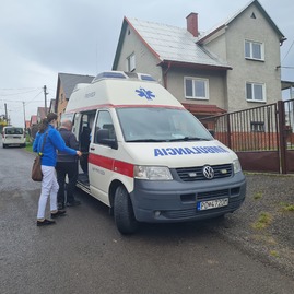 Zväčšiť fotografiu - Očkovanie imobilných ľudí zabezpečujú mobilné očkovacie jednotky - 20210430_094530