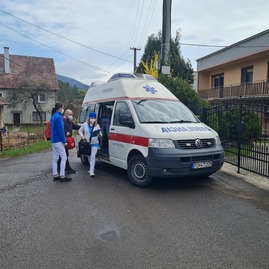 Zväčšiť fotografiu - Očkovanie imobilných ľudí zabezpečujú mobilné očkovacie jednotky - 20210430_103030