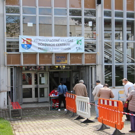 Zväčšiť fotografiu - Očkovanie vo vkoc tento víkend: astrazeneca v trenčíne, comirnaty v prievidzi - Očkovanie_05-1 (39)