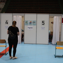 Zväčšiť fotografiu - Očkovanie vo vkoc tento víkend: astrazeneca v trenčíne, comirnaty v prievidzi - Očkovanie_05-1 (66)