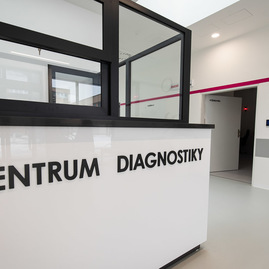 Zväčšiť fotografiu - Pacientom s bolesťami chrbta pomôžu vďaka špeciálnej terapii - TSK_Diagnosticke_centrum_NsP_PB_mini-5