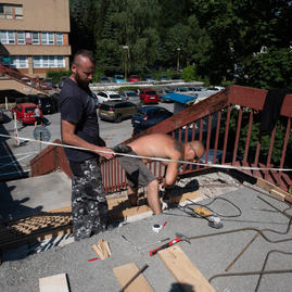 Zväčšiť fotografiu - Pacientov budú vítať vynovené vstupy - 20220627_TSK_075w