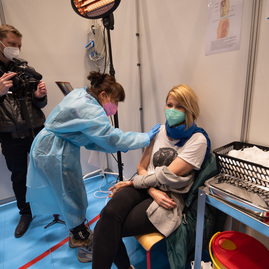 Zväčšiť fotografiu - Personál dvoch vkoc za uplynulý víkend zaočkoval 7 274 ľudí! - TSK_VKOC_PD_otvorenie__28_