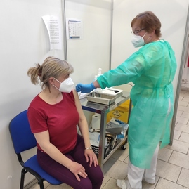 Zväčšiť fotografiu - Personál župných vkoc zaočkoval viac ako dve tisíc ľudí - 1