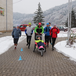 Zväčšiť fotografiu - Podporiť očkovanie prišli lekári, športovci, seniori, župan aj štátny tajomník - IMG_4402