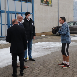 Zväčšiť fotografiu - Podporiť očkovanie prišli lekári, športovci, seniori, župan aj štátny tajomník - IMG_4573