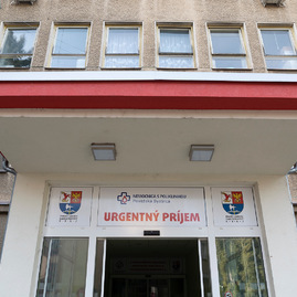 Zväčšiť fotografiu - Považskobystrická nemocnica od pondelka prevádzkuje ambulanciu rzp - 20200217_PB_nemocnica_001w