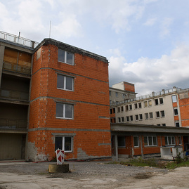 Práce na rekonštrukcii monobloku a inžinierskych sietí v bojnickej nemocnici pokračujú podľa harmonogramu. - 20170505_PD_TSK_foto_Radovan_Stoklasa_0183w