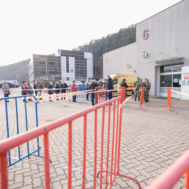 Zväčšiť fotografiu - Pre nedostatok vakcín župa nemôže naplno využívať svoje očkovacie centrá - TSK_Otvorenie VKOC Trenčín-29