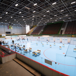 Zväčšiť fotografiu - Pre nedostatok vakcín župa nemôže naplno využívať svoje očkovacie centrá - TSK_VKOC_PD_otvorenie__14_