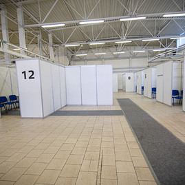 Zväčšiť fotografiu - Príprava na spustenie krajského vakcinačného centra v trenčíne napreduje - TSK_príprava vakcinačného centra_mini(11)