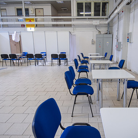 Zväčšiť fotografiu - Príprava na spustenie krajského vakcinačného centra v trenčíne napreduje - TSK_príprava vakcinačného centra_mini(16)