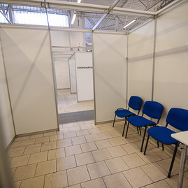 Zväčšiť fotografiu - Príprava na spustenie krajského vakcinačného centra v trenčíne napreduje - TSK_príprava vakcinačného centra_mini(23)
