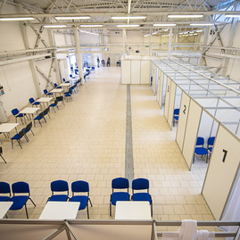 Zväčšiť fotografiu - Príprava na spustenie krajského vakcinačného centra v trenčíne napreduje - TSK_príprava vakcinačného centra_mini(30)