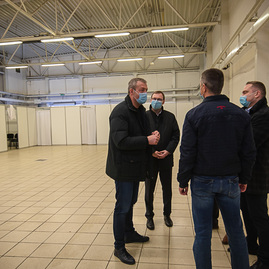 Zväčšiť fotografiu - Príprava na spustenie krajského vakcinačného centra v trenčíne napreduje - TSK_príprava vakcinačného centra_mini(32)